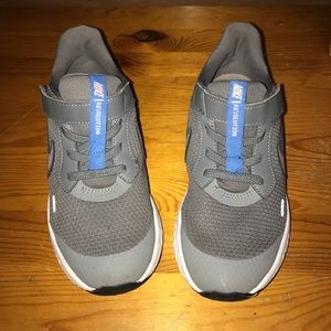Like New! Girl’s Nike Revolution-Size 2.5